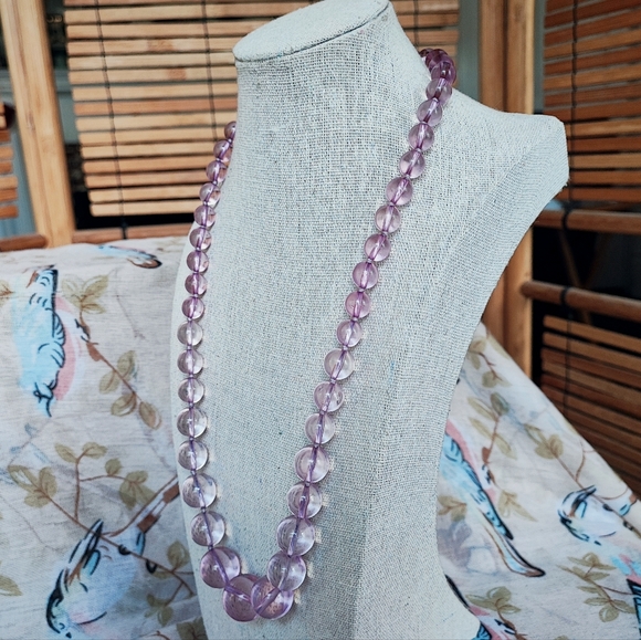 Lavender Lilac Long Lucite Knotted Graduated Round Beaded Vintage Necklace EUC - Picture 2 of 11